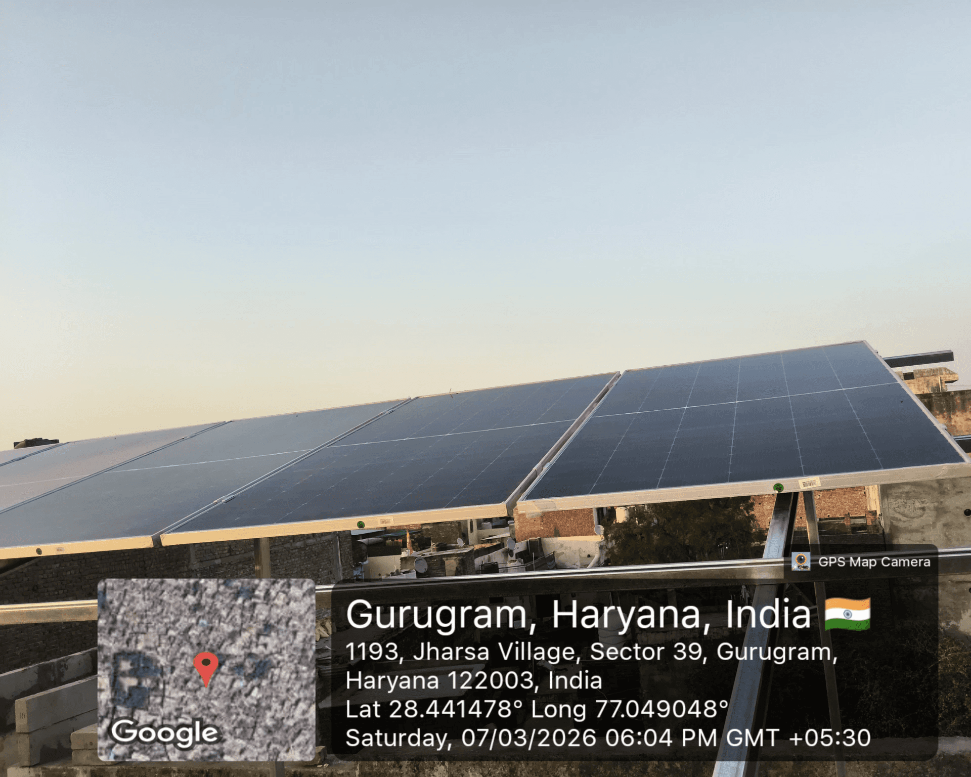 Voltmen Solar technicians installing rooftop solar panels at a villa in Sector 15, Gurgaon
